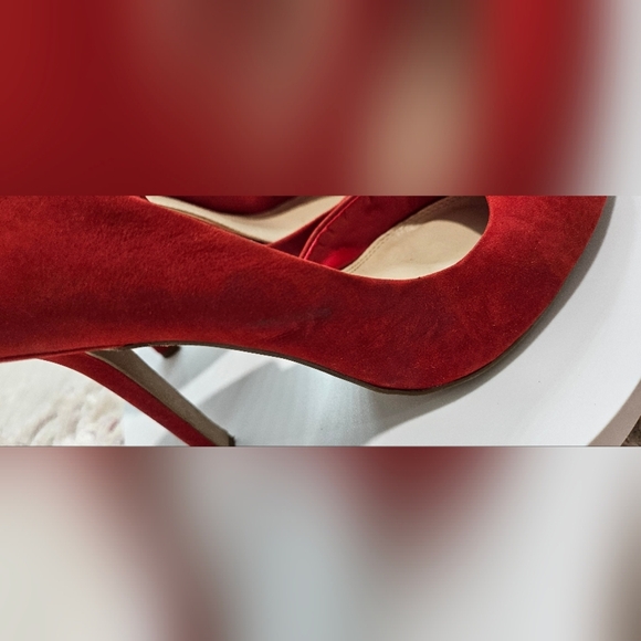 🌟BCBG Like New Red Suede Stiletto Close Toe Pointed Heels🌟 - Picture 6 of 9